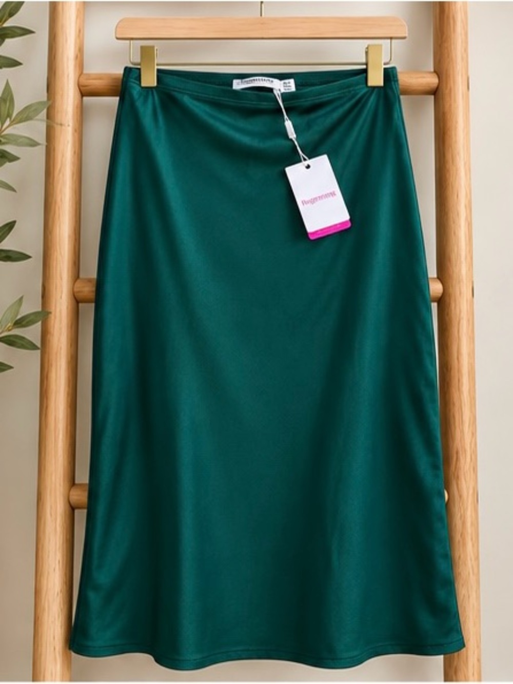 NWT Beginning Boutique Trisha Emerald Green Satin Midi Skirt Size Small
